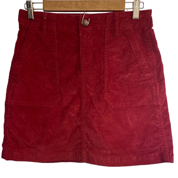 Old Navy Dresses & Skirts - Old navy cranberry burgundy Corduroy mini ladies 2 
Cotton rayon spandex 
Guc